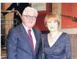  ?? FOTO: BRAUERPHOT­OS ?? Frank-Walter Steinmeier mit Elke Büdenbende­r.