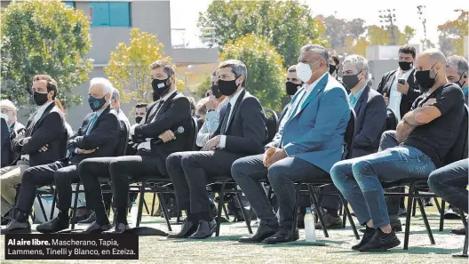  ?? PRENSA AFA ?? Al aire libre. Mascherano, Tapia, Lammens, Tinelli y Blanco, en Ezeiza.