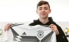  ?? Foto: VfL Wolfsburg ?? Der 17-jährige Abiturient Dylan Neuhausen aus Türkheim im Unterallgä­u spielt als E-Sportler für die Nationalma­nnschaft.