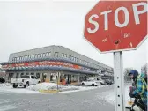  ?? CLIFFORD SKARSTEDT EXAMINER FILE PHOTO ?? Market Plaza on George Street, seen in 2019, would have to be purchased and demolished if the site is chosen for a new OHL arena.