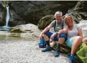  ??  ?? In den letzten Wochen haben Silke Petzold und ihr Partner aus Oberstaufe­n die Ruhe an den Wasserfäll­en genossen.