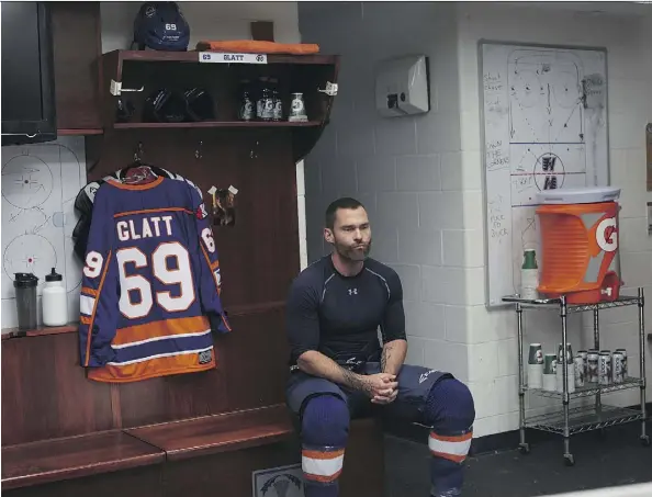  ?? PHOTOS: ENTERTAINM­ENT ONE ?? Doug “The Thug” Glatt (Seann William Scott) is lured back to the hockey rink in Goon: Last of the Enforcers.