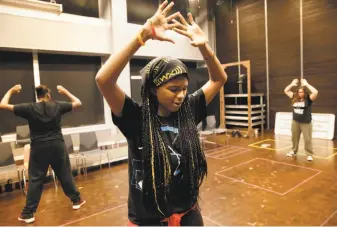  ?? Photos by Michael Macor / The Chronicle ?? “Black Butterflie­s” principals, at left, Tyla Cann (left), Citlali Perez and Tiana Bishop, rehearse, above.