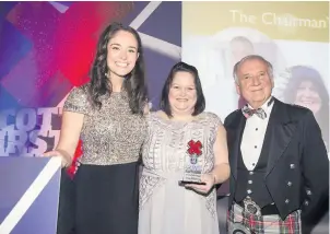  ??  ?? Top award Liz received the Chairman’s Award at a glittering bash in Glasgow