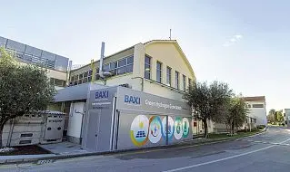  ?? ?? Via Trozzetti
La sede attuale della Baxi a Bassano L’azienda sta cercando un altro stabile per produrre le pompe di calore