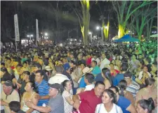  ??  ?? Según los organizado­res, más de cinco mil personas vinieron desde diferentes lugares del país para formar parte del evento.