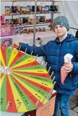  ??  ?? Kilian, 9, forderte auf dem Josefsmark­t das Glück heraus. VÖHRINGEN