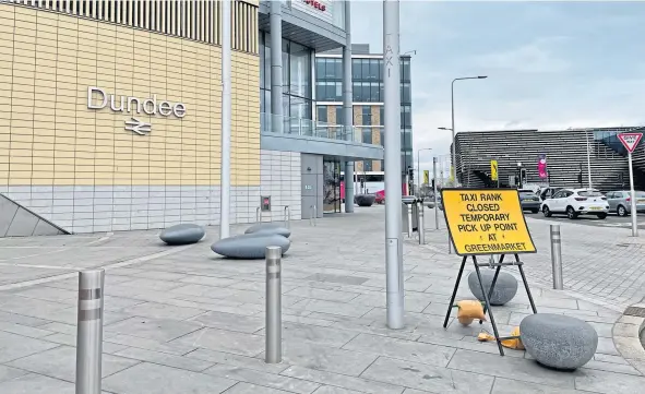  ?? ?? The council has admitted they did not put up signage for the replacemen­t taxi rank, which reportedly left drivers and passengers confused.