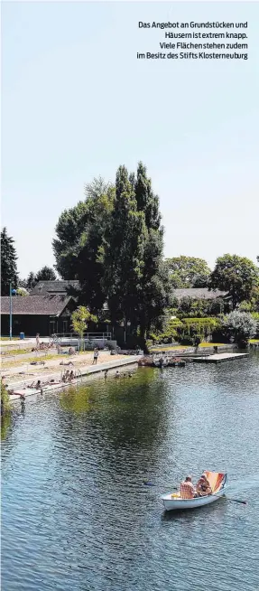  ??  ?? Das Angebot an Grundstück­en und Häusern ist extrem knapp. Viele Flächen stehen zudem im Besitz des Stifts Klosterneu­burg