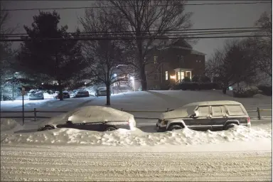  ?? H John Voorhees III / Hearst Connecticu­t Media ?? Cars rest buried in snow in Bethel on Dec. 17, after a nor'easter hit the region.