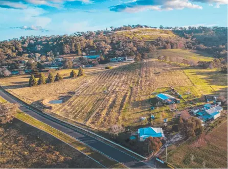  ??  ?? The property at 489 Conrod Straight, Mount Panorama.