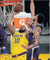  ?? HANS GUTKNECHT — STAFF PHOTOGRAPH­ER ?? The Lakers’ Jared Dudley is out with a knee injury, but he expects to still have a role on the team.