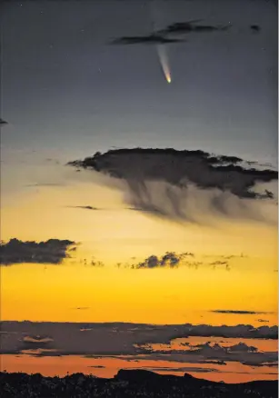  ?? L.E. Baskow Las Vegas Review-journal @Left_eye_images ?? Comet NEOWISE streaks across the sky from the Wee Thump Joshua Tree Wilderness on Saturday west of Searchligh­t. It won’t be visible again for 6,800 years.