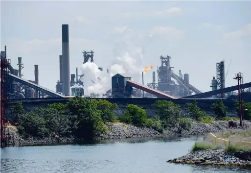  ?? BARRY GRAY THE HAMILTON SPECTATOR FILE PHOTO ?? More than 3,500 people work at Dofasco, a plant owned by Luxembourg’s ArcelorMit­tal, a $76-billion (U.S.) multinatio­nal and the largest steelmaker in the world.