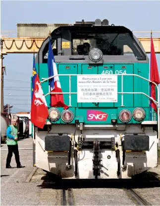  ??  ?? 21 de abril de 2016. Llega el primer tren China-Europa a la Estación Venissieux Freight en Lyon, Francia.