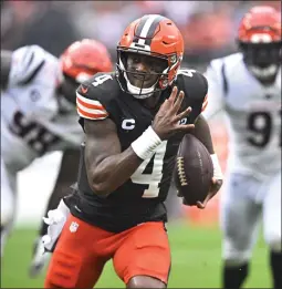  ?? DAVID RICHARD – THE ASSOCIATED PRESS ?? The Browns’ Deshaun Watson, who threw a touchdown pass in the fourth quarter, runs in for a score with 17seconds left in the first half Sunday against the Bengals.