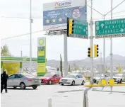  ?? ALBERTO HIERRO ?? El paso de vehículos se debe hacer uno a la vez para evitar accidentes/