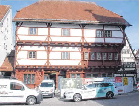  ?? FOTO: THANNHEIME­R ?? Noch keine Gäste, dafür aber reichlich Handwerker: Ende April soll das Restaurant im Haus am Markt in Bad Saulgau eröffnet werden.