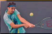  ?? LAPRESSE ?? Sonego al 3° turno contro Kecmanovic Lorenzo Sonego, 26 anni, numero 26 Atp, al terzo turno trova un serbo, ma non sarà ovviamente Djokovic come da tabellone originario, bensì Miomir Kecmanovic, numero 77 Atp avversario già sconfitto nella finale di Antalya 2019