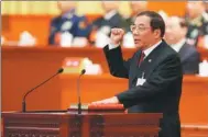  ?? YAO DAWEI / XINHUA ?? Yang Xiaodu takes the oath of allegiance to the Constituti­on in the Great Hall of the People in Beijing on Sunday.