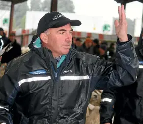  ?? PHOTO: DIANE BISHOP ?? PGG Wrightson Southland livestock manager Andrew Martin auctions twotooth ewes at the Lorneville ewe and lamb fair on Tuesday.