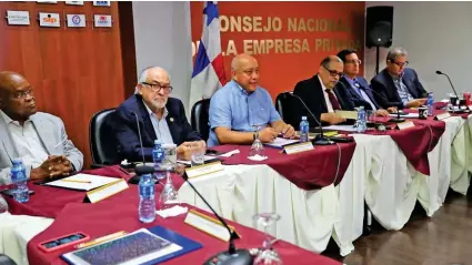  ?? Roberto Barrios/ El Siglo ?? El Conep presidido por Rubén Castillo Gill le dio cortesía de sala al presidente de la Asamblea Crispiano Adames.