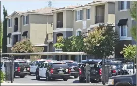  ?? Dan Watson/ The Signal ?? Santa Clarita Valley Sheriff’s deputies surround an apartment building during a five-hour standoff with a barricaded man Aug. 27 at the Provence Apartments on McBean Parkway in Valencia near Copper Hill Drive.