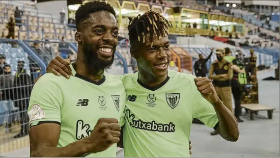  ?? Foto: efe ?? Hermanos iñaki y nico posan juntos al término de un encuentro frente al atlético madrid en arabia saudí