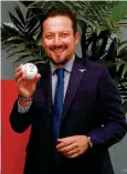  ??  ?? El directivo de la Liga Mexicana de Beisbol, en una visita para RÉCORD.