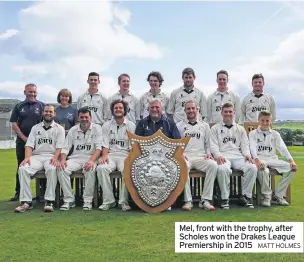  ??  ?? Mel, front with the trophy, after Scholes won the Drakes League Premiershi­p in 2015 MATT HOLMES