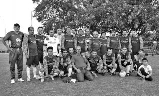  ??  ?? EN VETERANOS Santos venció a Platanal 3-1 en el arranque de la temporada.