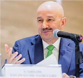  ??  ?? SOBRE TLCAN. El expresiden­te de México Carlos Salinas de Gortari sostuvo una plática con 100 estudiante­s de la Universida­d de Georgetown.