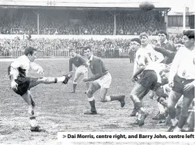  ??  ?? > Dai Morris, centre right, and Barry John, centre left