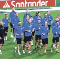  ?? EFE ?? Visitantes. Jugadores del Viktoria Pilsen durante el entrenamie­nto llevado a cabo ayer en el estadio Santiago Bernabéu.