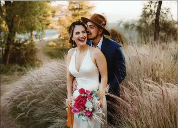  ??  ?? Sarah and Darren Hendry from Dundee are now running a successful wedding photograph­y business in Los Angeles