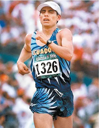  ??  ?? El ecuatorian­o ganó la medalla de oro en los 20 kilómetros de los JO de Atlanta 1996