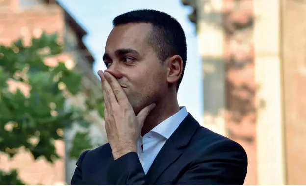  ??  ?? Vicepremie­r Luigi Di Maio ministro del Lavoro e dello Sviluppo economico del Governo Conte oggi pomeriggio incontrerà il sindaco de Magistris