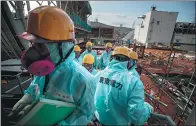  ?? AGENCE FRANCE-PRESSE ?? Employees stand in front of reactor No. 3 at Fukushima Dai-ichi nuclear power plant in Okuma, Fukushima prefecture, on Jan 31.