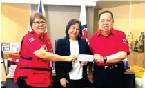 ?? CONTRIBUTE­D PHOTO ?? On behalf of SM Foundation Inc. (SMFI)’s Operation Tulong Express, SMFI Executive Director Debbie Sy turns over the check donation to Philippine Red Cross (PRC) Chairman and Chief Executive Officer Richard ‘Dick’ Gordon and PRC Secretary General Elizabeth Zavalla for the relief of victims of Typhoon ‘Odette’ (internatio­nal name: ‘Rai’).