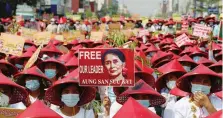  ?? EPA ?? I manifestan­ti a Mandalay nel Myanmar