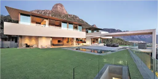  ??  ?? RARE GEM: This home in Bantry Bay has sold for a record price in Africa of R290millio­n. The sculptural design of the house responds to its dramatic setting.