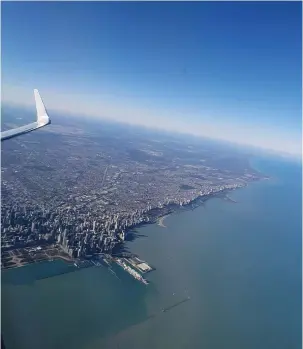  ??  ?? A VIEW of Chicago from the El Al Dreamliner.