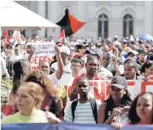  ?? |AGENCIAUNO ?? Una de las manifestac­iones realizadas por migrantes en Chile para pedir regulariza­r su situación