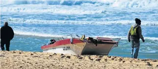  ?? Picture: LOUISE CARTER ?? UNFORGIVIN­G SEA: Two men tragically drowned after the commercial fishing boat Hawaii capsized in the Kowie River Mouth last Saturday. SAPS have launched an inquest