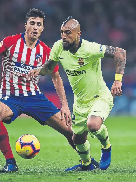  ?? FOTO: GETTY ?? Arturo Vidal fue titular ayer en el Wanda y jugó casi como mediapunta, por detrás de Luis Suárez