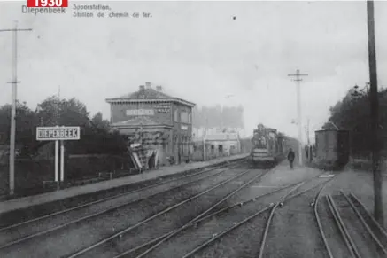  ?? FOTO COLLECTIE PROVINCIE LIMBURG ?? Begin jaren 30 lag er langs het Diepenbeek­se station nog een goederensp­oor.