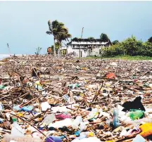  ?? FOTO: EL HERALDO ?? Las playas de Omoa han sido afectadas por la presencia de desechos que provienen de Guatemala.