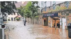  ?? FOTO: POLIZEI FOTO: UWE KUHLMANN ?? Die Itter tritt am 14. Juli über ihre Ufer und setzt die Innenstadt unter Wasser. Von dem Starkregen ist die ganze Stadt betroffen.