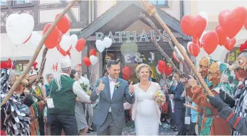  ?? FOTO: HAB ?? Das Ehepaar Emma und Johannes Henne erlebt einen herrlichen Hochzeitst­ag.