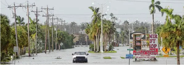  ?? Foto: Douglas R. Clifford ?? Die Folgen von Hurrikan „Irma“sind verheerend. Der Landsberge­r Christian Reuter, der vor einem Jahr in die USA ausgewande­rt ist, will heute nach Carol Springs zurückkehr­en. Wie es in seinem Bekleidung­sgeschäft aussieht weiß er nicht.